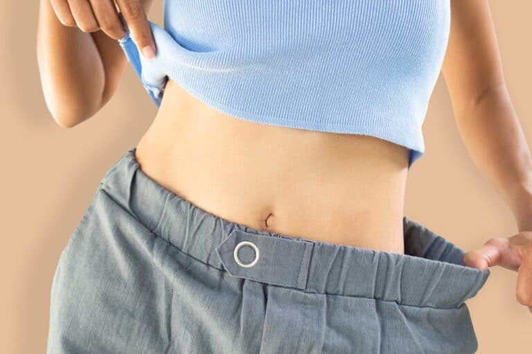 slim woman wearing oversize pants