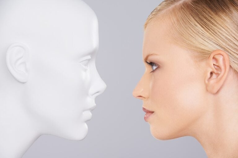woman face to face with white 3d model